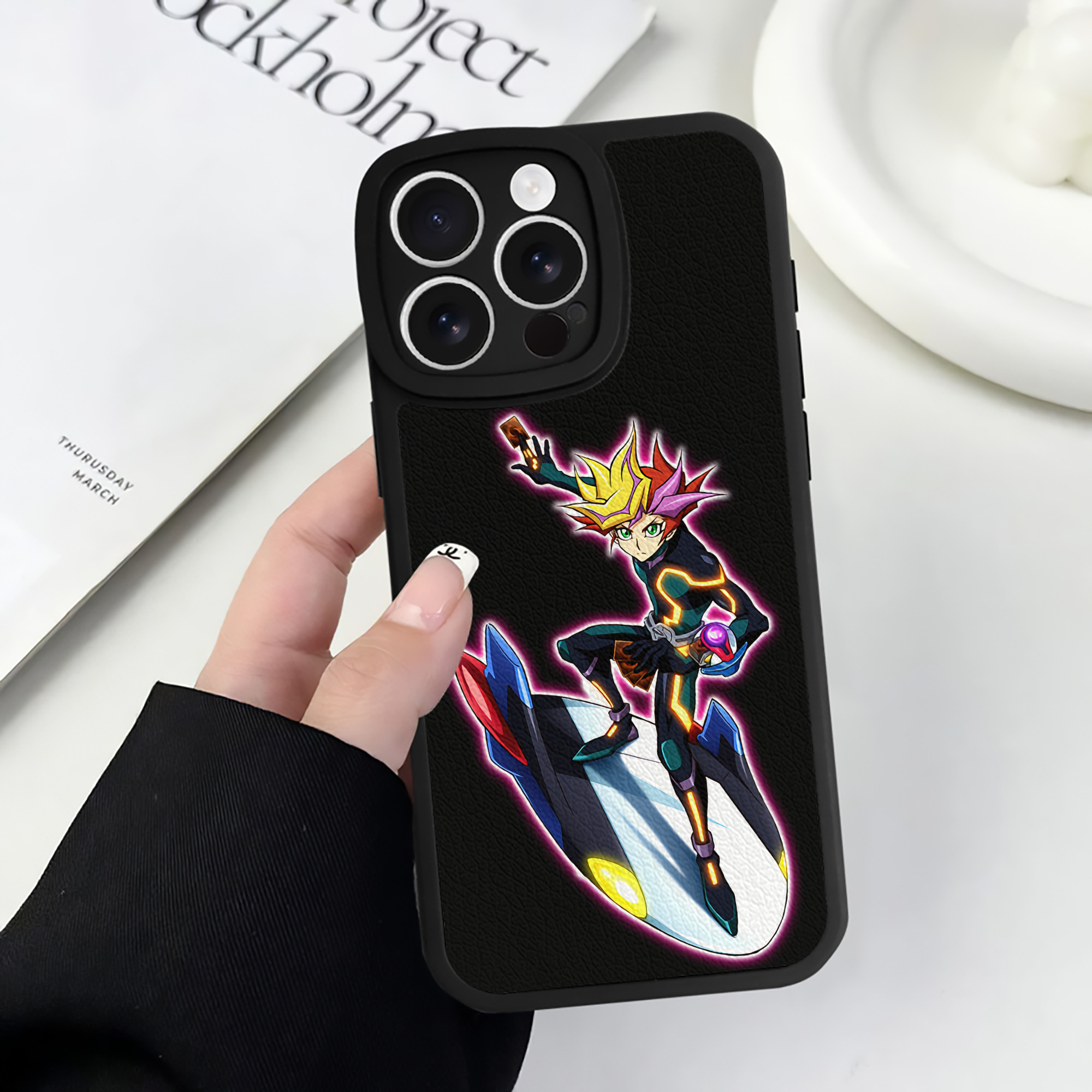 遊☆戯☆王 Yu-Gi-Oh! 【iPhone 16シリーズ対応】シリコンスマホケース（レザー調） 材質：シリコン